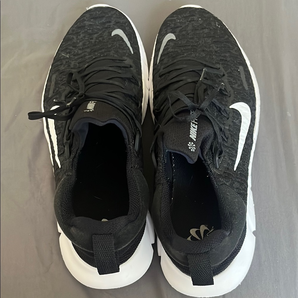 Nike Black and White Running Shoes